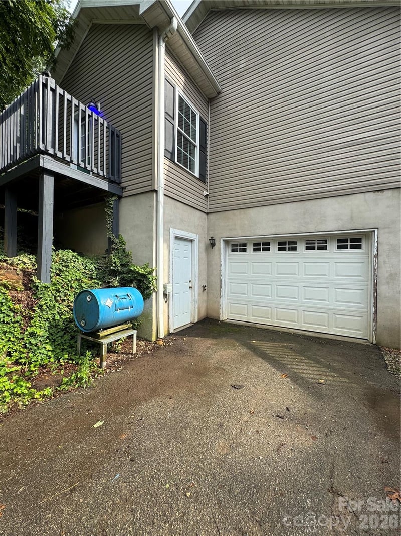 1886 Old Linville Road, Marion, NC - 3 beds, 2 baths, 1,601 sqft - $400,000