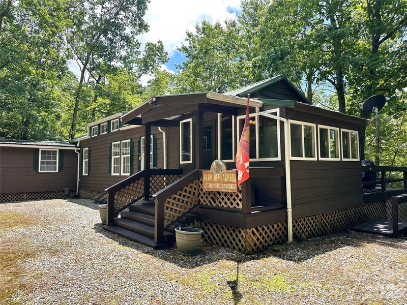 21 Bear Cub Drive, Spruce Pine, NC - 2 beds, 2 baths, 975 sqft - $235,000