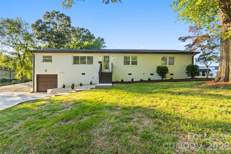 679 Oakridge Farm Highway, Mooresville, NC -  - $3,300/mo