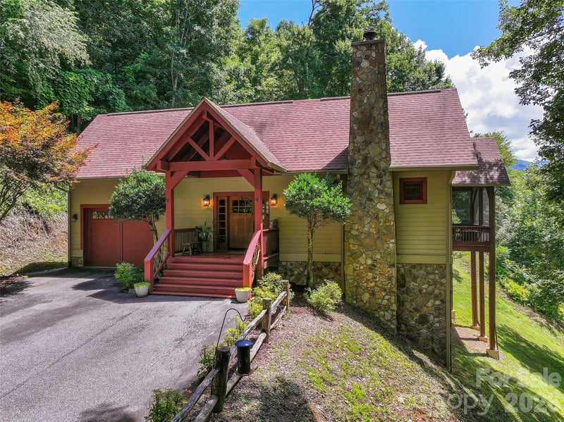 270 Par 3 Road, Whittier, NC - 3 beds, 3.5 baths, 2,323 sqft - $695,000