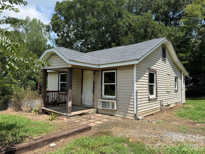 712 N Myrtle Street, Gastonia, NC - 2 beds, 1 bath, 648 sqft - $79,000
