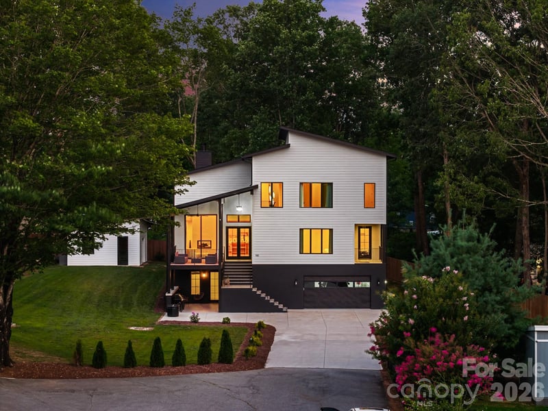 52 Klimovych Road, Hendersonville, NC - 3 beds, 4.5 baths, 4,304 sqft - $1,189,000