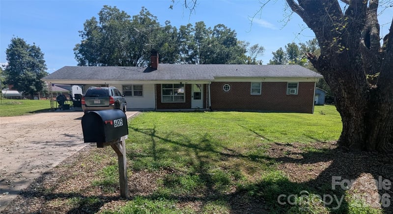 605 Lincoln Lane, Lenoir, NC - 3 beds, 1 bath, 1,458 sqft - $239,900