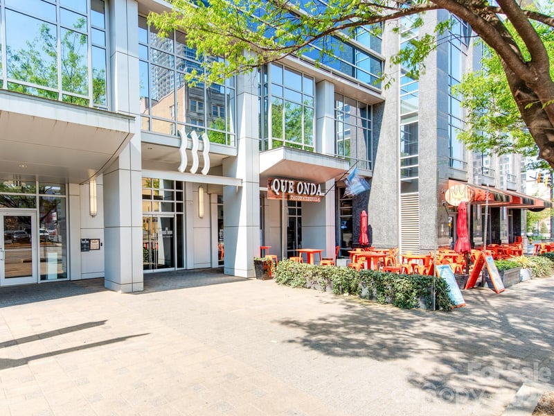 333 W Trade Street Apt 2603, Charlotte, NC - 1 bed, 1 bath, 718 sqft - $329,000