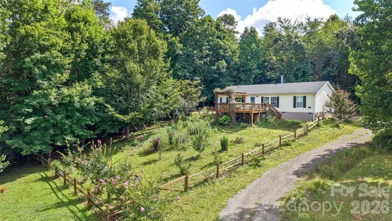 25 Asa Court, Black Mountain, NC - 3 beds, 2 baths, 1,444 sqft - $396,000