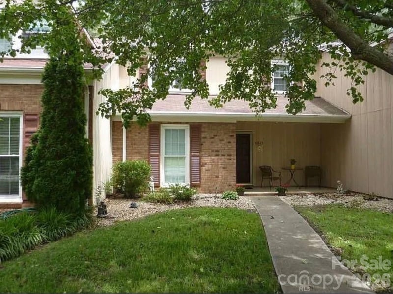 6805 Cabot Circle, Charlotte, NC - 2 beds, 2.5 baths, 1,235 sqft - $240,000