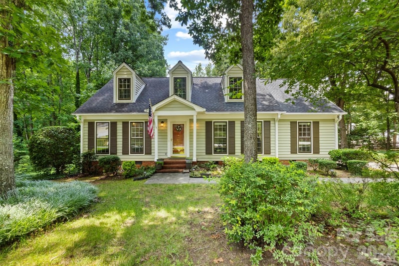 3022 Butter Churn Lane, Matthews, NC - 3 beds, 2.5 baths, 2,172 sqft - $620,000