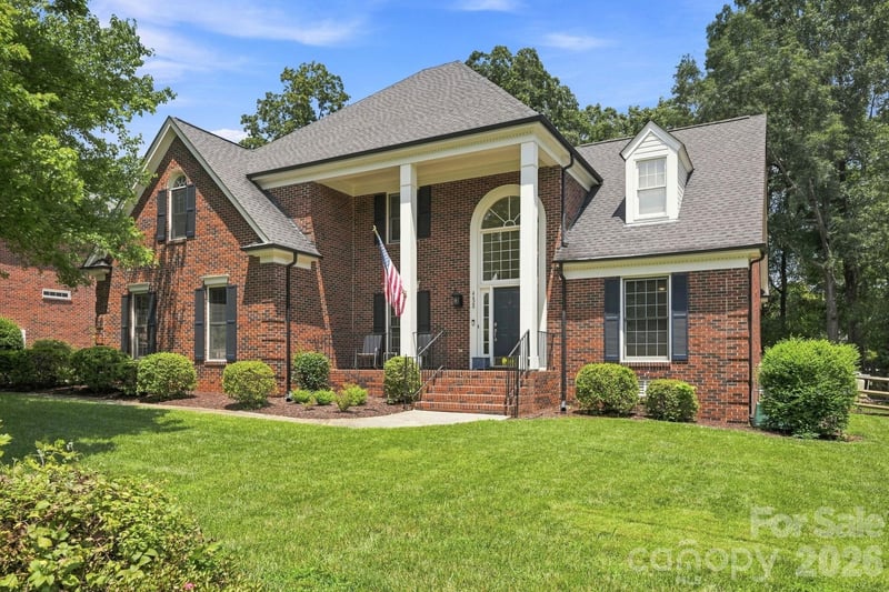 4620 Fairvista Drive, Charlotte, NC - 5 beds, 3.5 baths, 3,393 sqft - $679,500