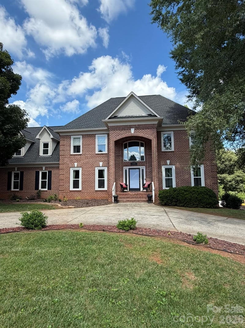 232 40th Avenue Drive NW, Hickory, NC - 6 beds, 6.5 baths, 5,011 sqft - $725,000