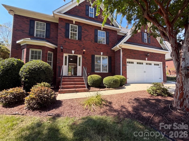 114 Stirling Heights Lane, Fort Mill, SC - 4 beds, 3.5 baths, 2,803 sqft - $655,000