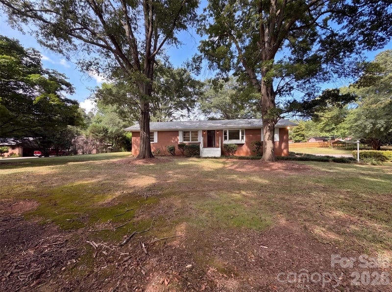 1077 Allendale Circle, Rock Hill, SC - 3 beds, 2 baths, 2,125 sqft - $351,000