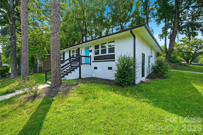 553 Derrydowne Drive, Charlotte, NC - 3 beds, 2 baths, 1,200 sqft - $2,200