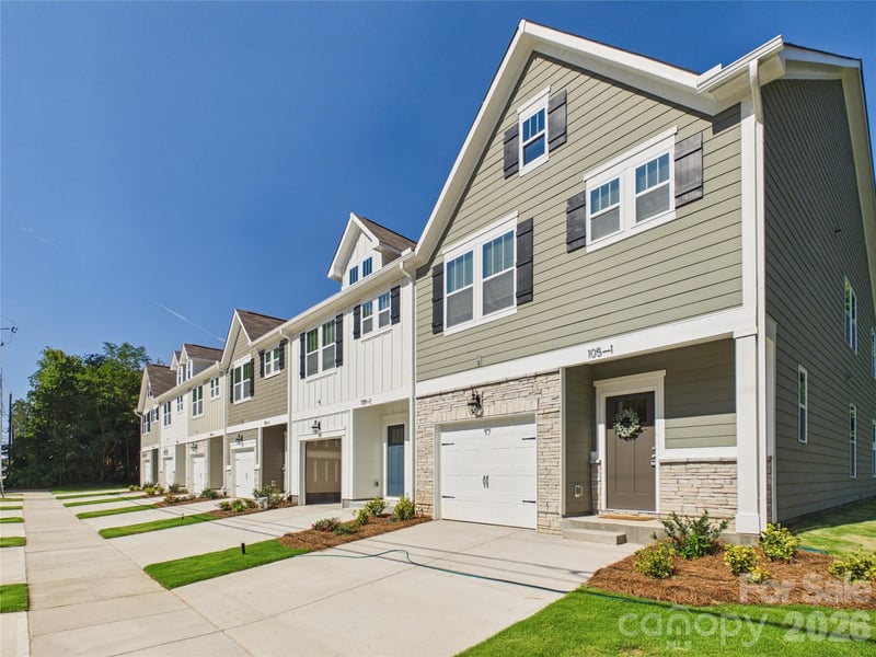 105 N Dilling Street Apt 01, Kings Mountain, NC - 3 beds, 2.5 baths, 1,799 sqft - $269,900