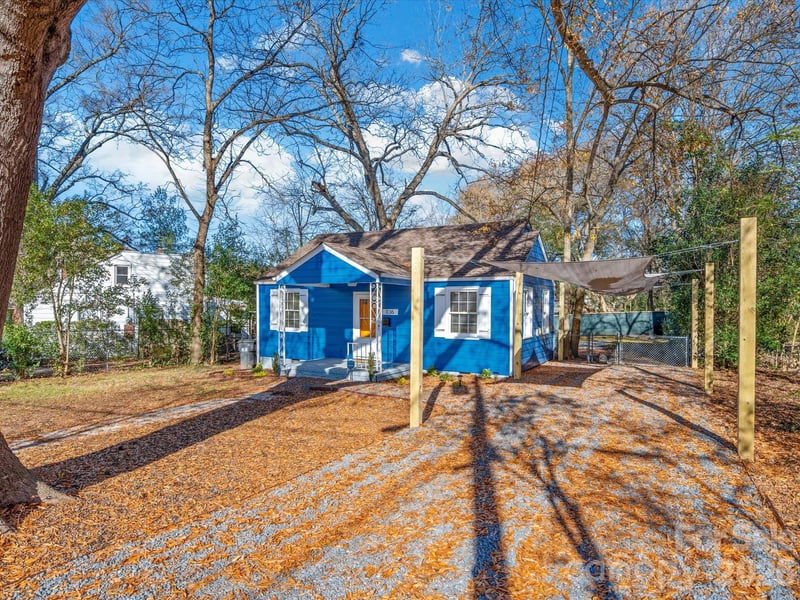 1136 Mona Drive, Charlotte, NC - 2 beds, 1 bath, 752 sqft - $275,000