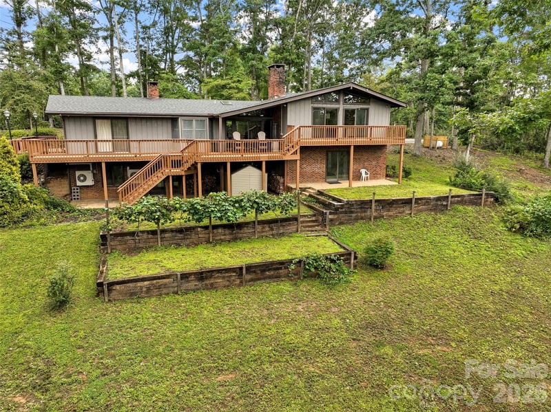 520 Washburn Road, Spruce Pine, NC - 3 beds, 2.5 baths, 4,094 sqft - $625,000