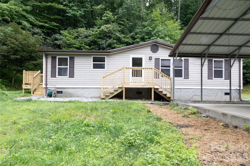 559 Old Quebec Road, Lake Toxaway, NC - 3 beds, 2 baths, 1,178 sqft - $279,900