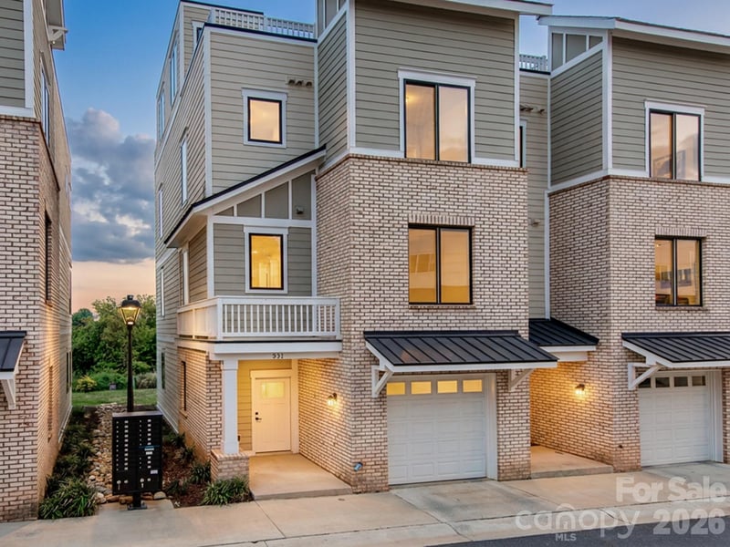 931 Cityscape Drive, Charlotte, NC - 2 beds, 2.5 baths, 1,699 sqft - $519,999