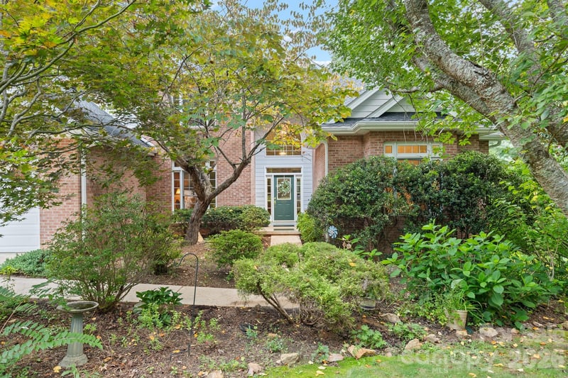 210 Clear Vista Circle, Asheville, NC - 4 beds, 2.5 baths, 3,706 sqft - $800,000