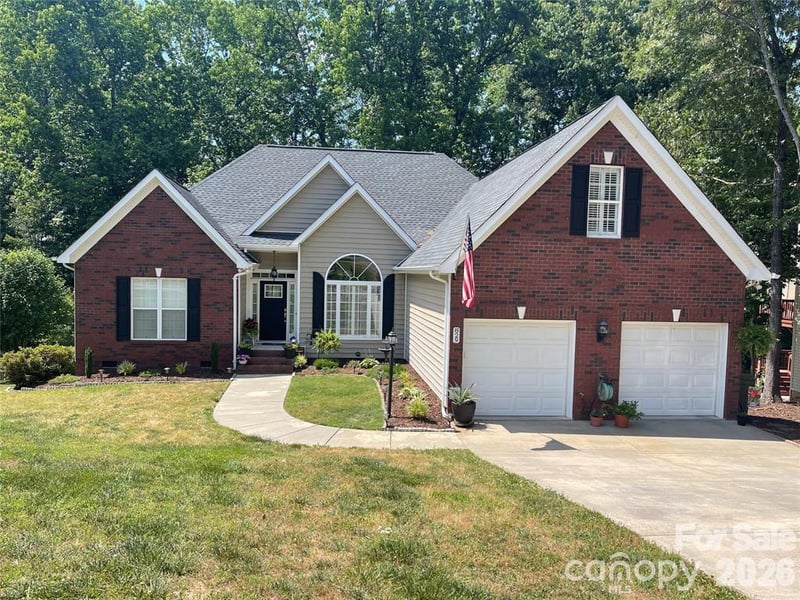 829 Savannah Place Drive, Fort Mill, SC - 3 beds, 2.5 baths, 3,446 sqft - $619,900
