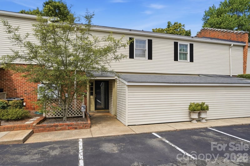 5901 Quail Hollow Road B, Charlotte, NC - 3 beds, 2.5 baths, 1,504 sqft - $240,000