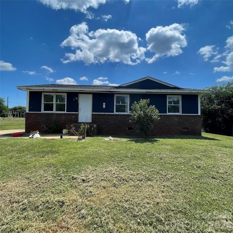 248 WOODSIDE Drive, Forest City, NC - 3 beds, 1.5 baths, 1,008 sqft - $145,000