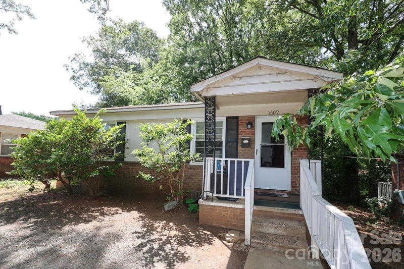 1609 Maribel Avenue, Charlotte, NC - 2 beds, 1 bath, 696 sqft - $189,000