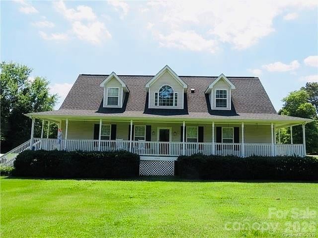 1945 Rhyne Road, Dallas, NC - 4 beds, 3 baths, 2,567 sqft - $389,000
