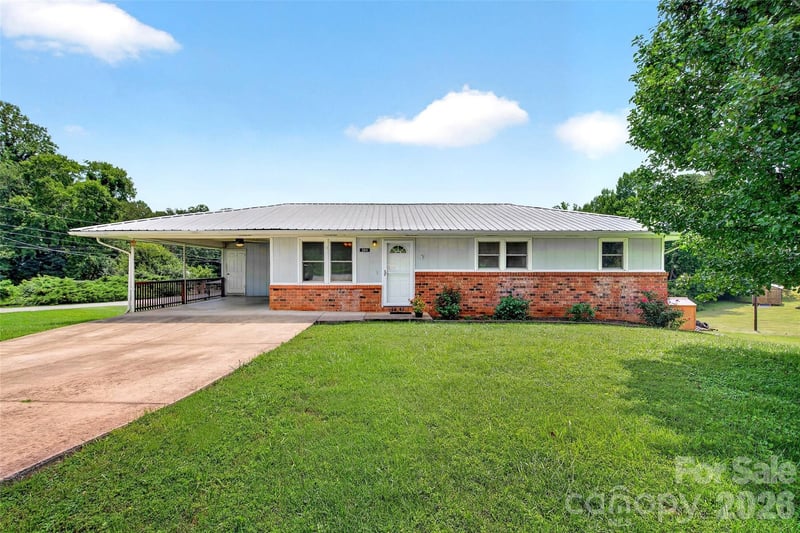 224 Cherokee Way, Marion, NC - 3 beds, 2 baths, 1,150 sqft - $280,000