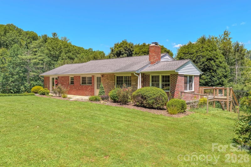2150 Nc 80 Highway, Bakersville, NC - 2 beds, 2 baths, 1,401 sqft - $350,000