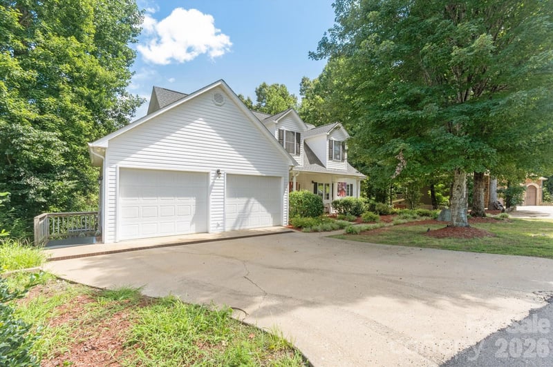 192 Lake Club Drive, Nebo, NC - 4 beds, 5.5 baths, 4,777 sqft - $1,280,000