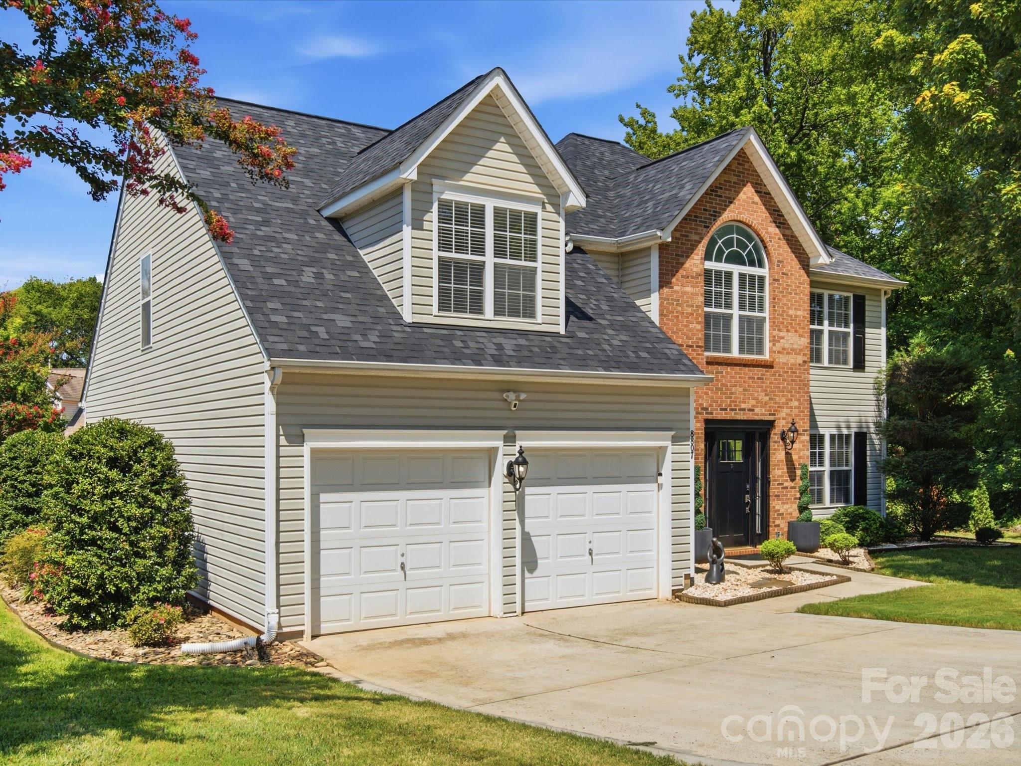 8807 Royal Bluff Dr, Charlotte, NC 28269. property listing photo