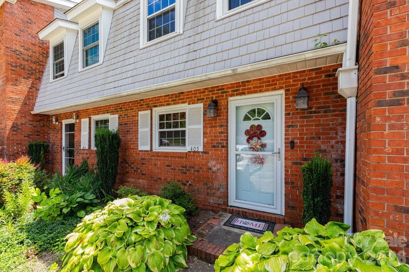 405 Southway Garden Road, Arden, NC - 2 beds, 1.5 baths, 1,006 sqft - $215,000