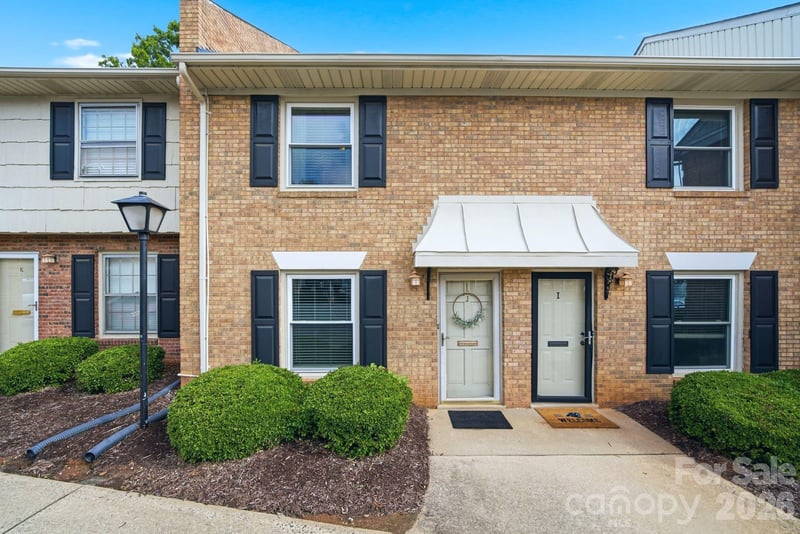 3720 Park Road J, Charlotte, NC - 2 beds, 2 baths, 1,067 sqft - $259,000