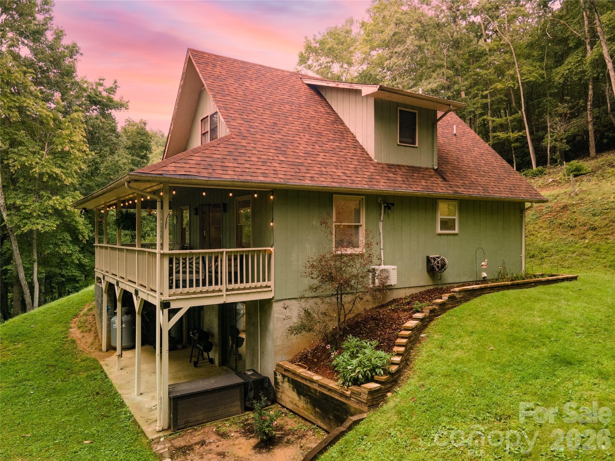426 Meadowood Ln, Burnsville, NC 28714. property listing photo