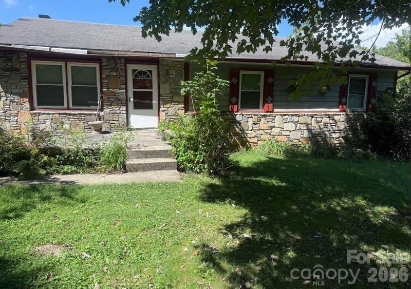 107 Flat Creek Drive, Lake Toxaway, NC - 3 beds, 2 baths, 1,288 sqft - $265,000