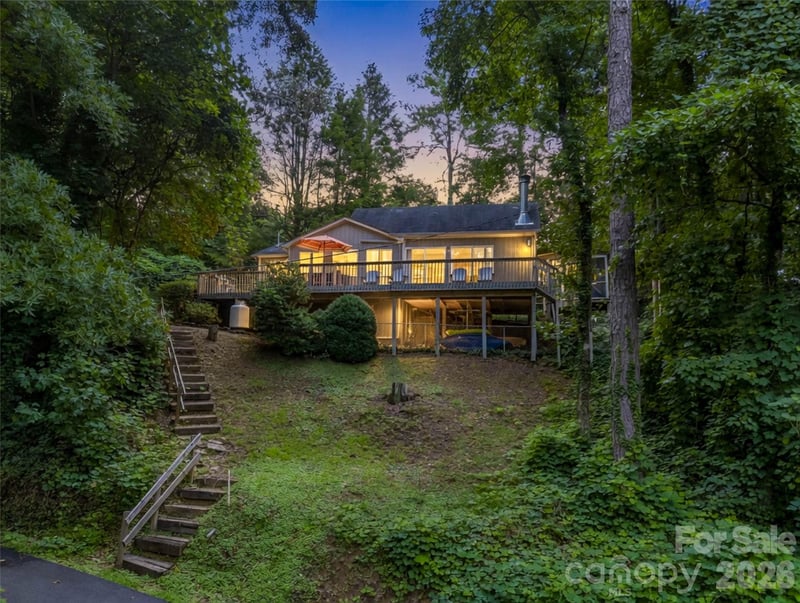 239 Havnaers Point, Lake Lure, NC - 3 beds, 3 baths, 1,104 sqft - $499,000