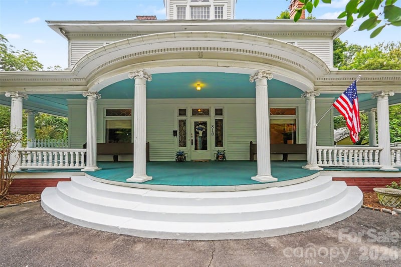 810 E Franklin Street, Monroe, NC - 5 beds, 3.5 baths, 4,736 sqft - $650,000