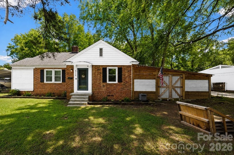 313 Jackson Street, Fort Mill, SC - 3 beds, 2 baths, 1,640 sqft - $329,900