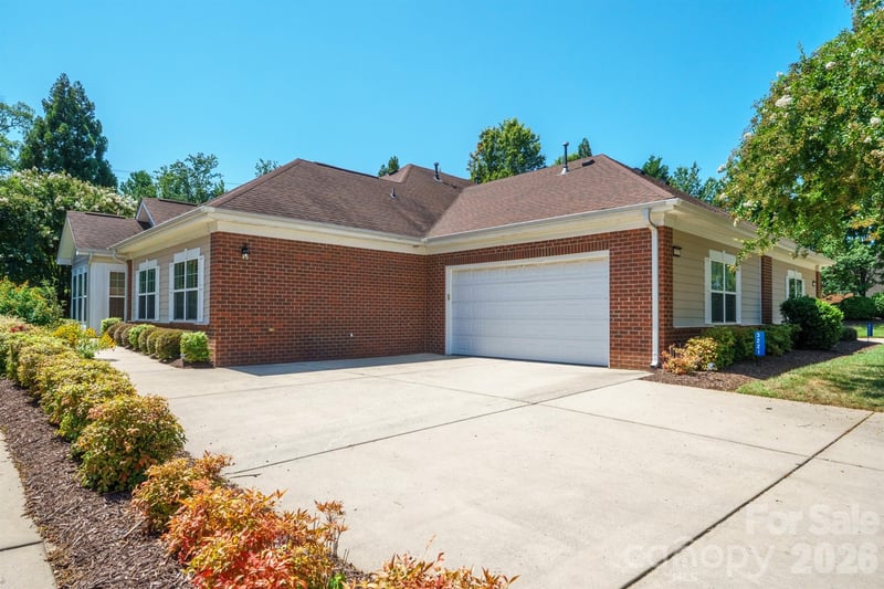 3221 Abbey Walk Lane, Matthews, NC - 3 beds, 2 baths, 1,732 sqft - $455,000