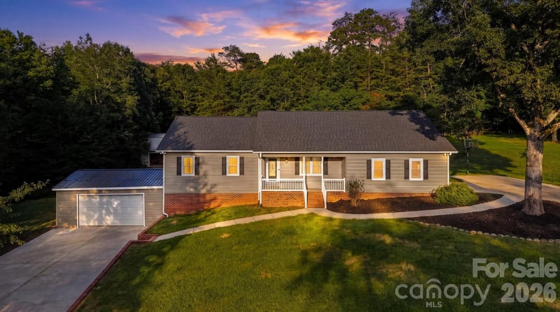 136 Cook Lane, Hickory, NC - 3 beds, 2 baths, 3,831 sqft - $475,000