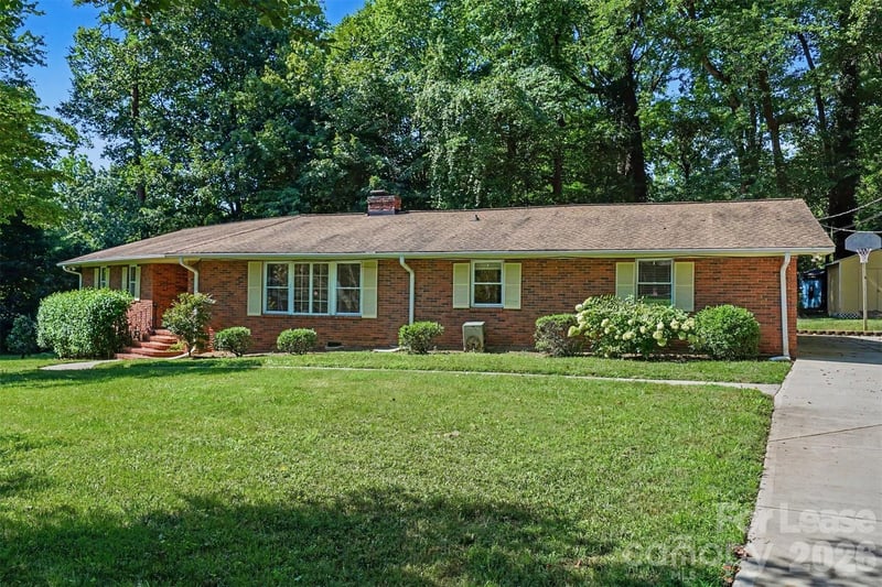 7017 Linda Lake Drive, Charlotte, NC - 3 beds, 3 baths, 1,704 sqft - $2,195
