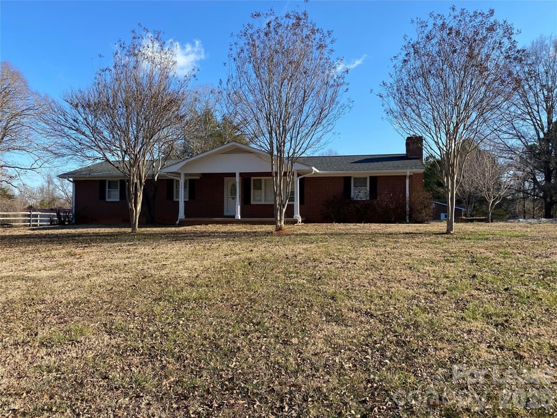 203 Ratchford Farm Road, Gastonia, NC - 3 beds, 2 baths, 1,600 sqft - $1,750