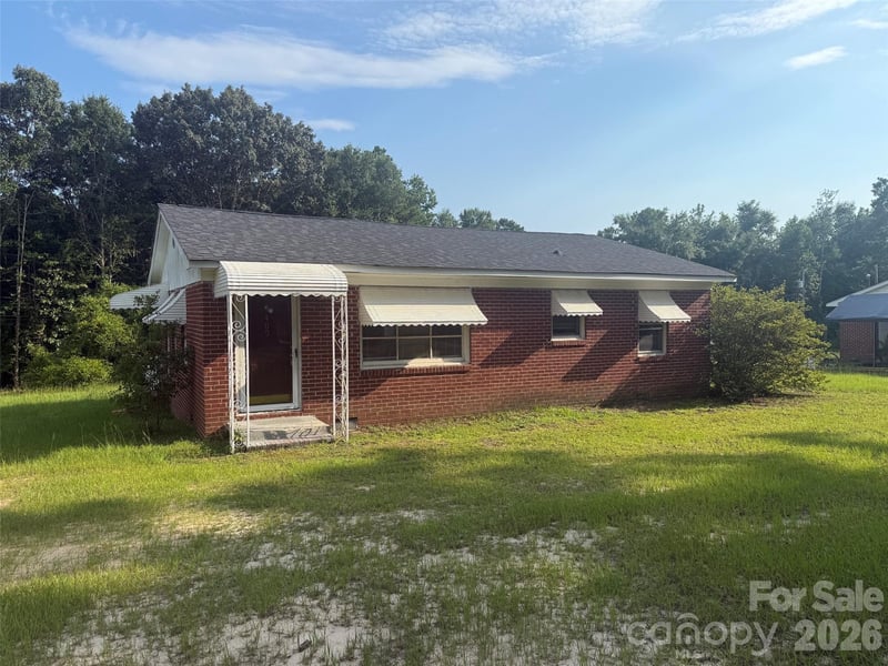 405 Woodland Drive, Kershaw, SC - 3 beds, 1 bath, 1,036 sqft - $170,000