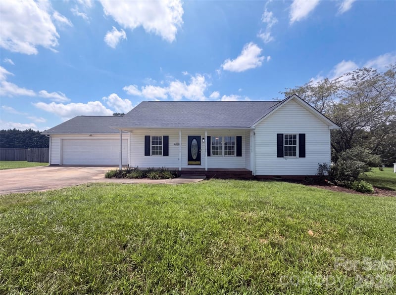 2243 Mintew Circle, Lincolnton, NC - 3 beds, 2 baths, 1,320 sqft - $301,000