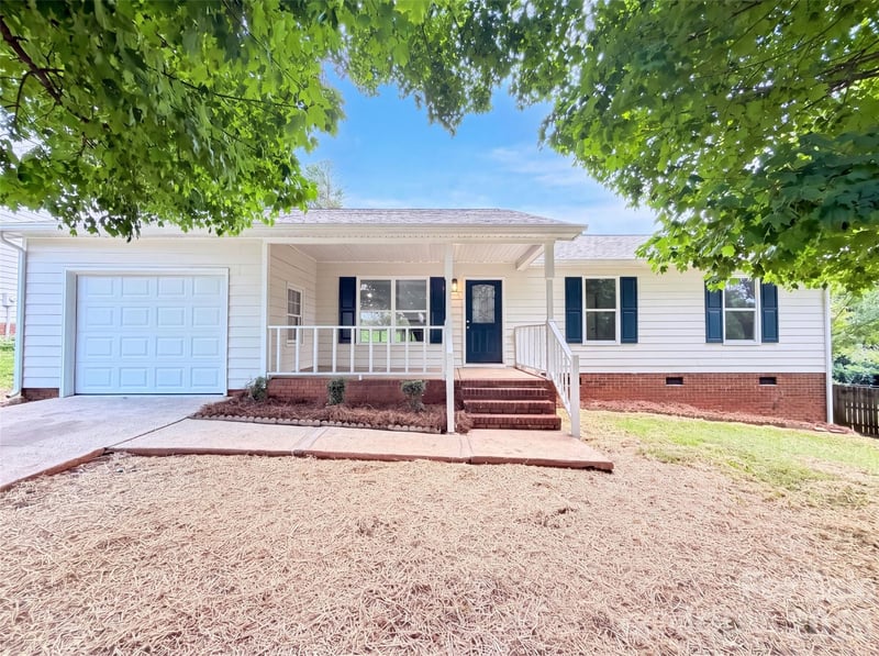 8822 Hunter Green Lane, Charlotte, NC - 3 beds, 2 baths, 1,431 sqft - $325,000