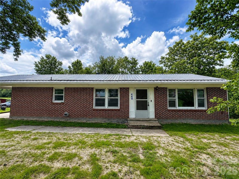 440 US 19e Highway, Spruce Pine, NC - 3 beds, 1 bath, 1,244 sqft - $174,999