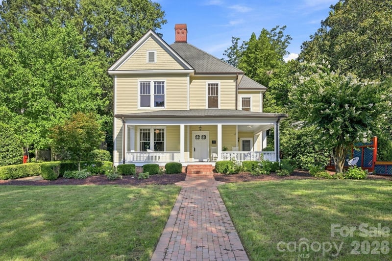 559 N Main Street, Davidson, NC - 4 beds, 3.5 baths, 2,825 sqft - $1,730,000