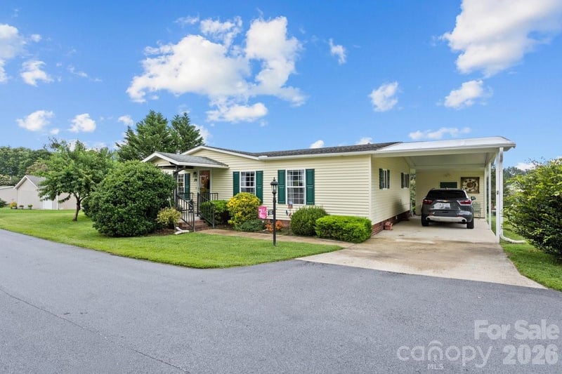 39 Stephanie Lane Apt 13, Hendersonville, NC - 2 beds, 2 baths, 1,866 sqft - $289,000