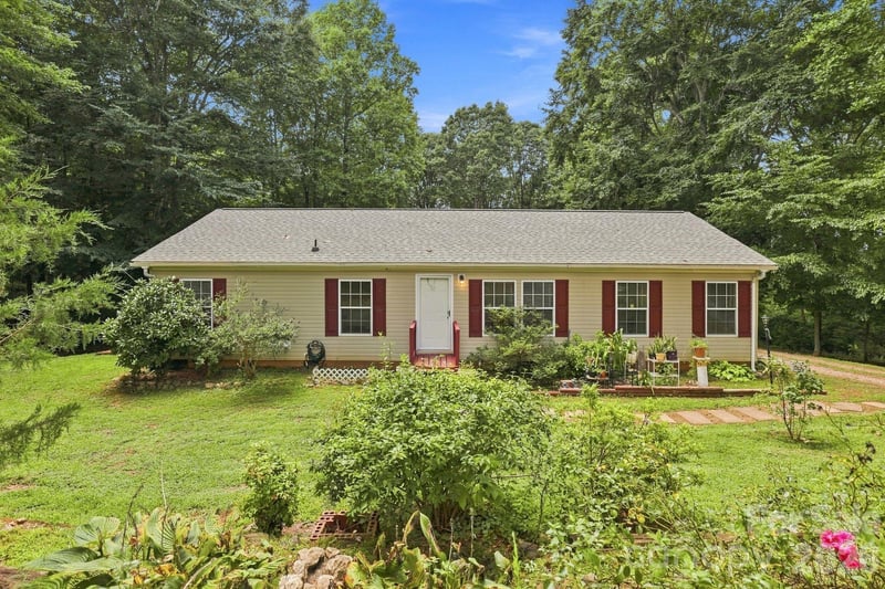 175 Riverfield Drive, Statesville, NC - 3 beds, 2 baths, 1,568 sqft - $315,000