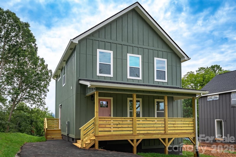 12 Crestfield Avenue, Asheville, NC - 3 beds, 2.5 baths, 1,394 sqft - $485,000
